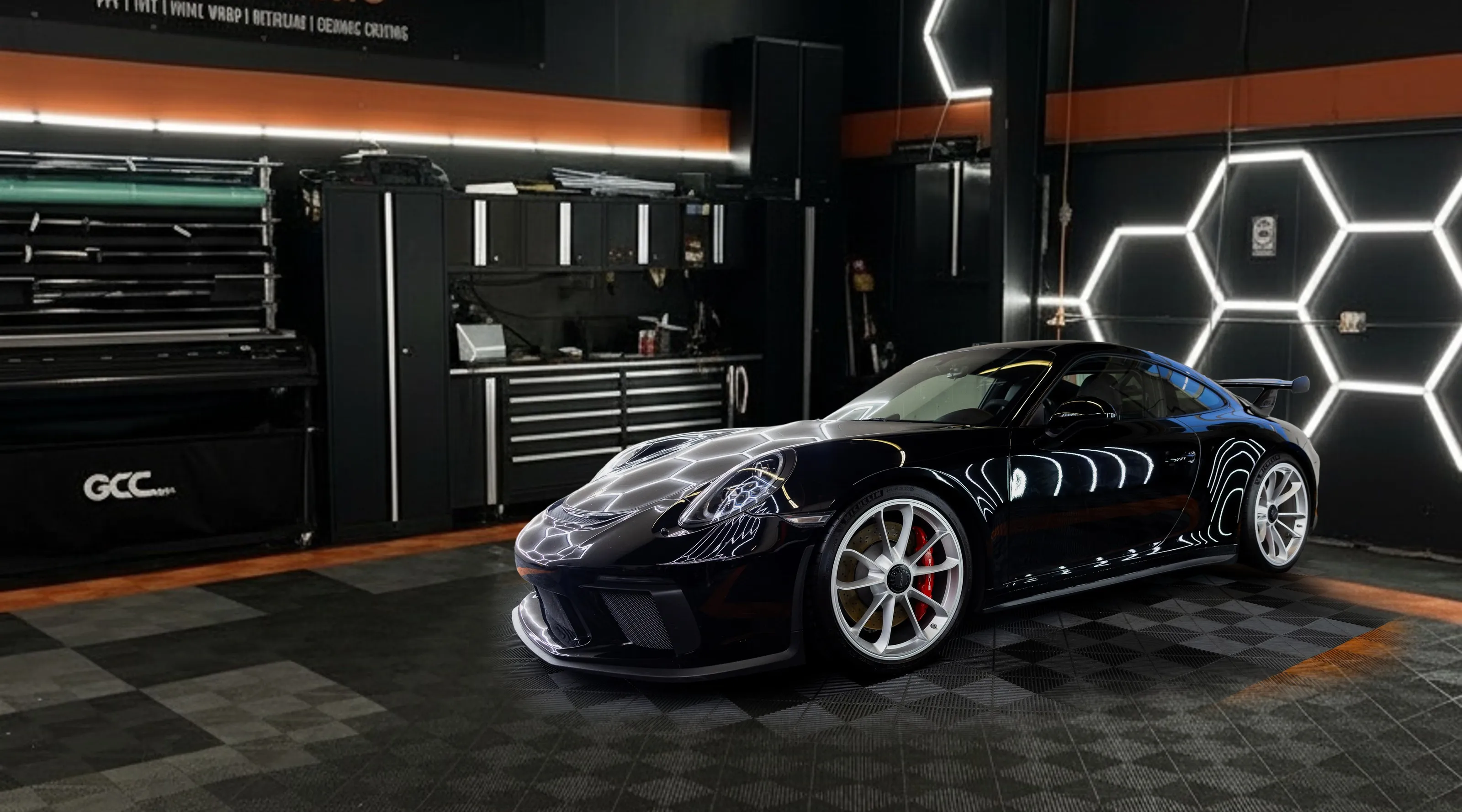 Black Porsche 911 GT3 in the Dutchman Customs bay